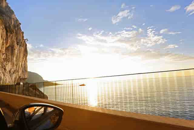 手臂肿了发黄(手臂肌肉有一小块发黄)